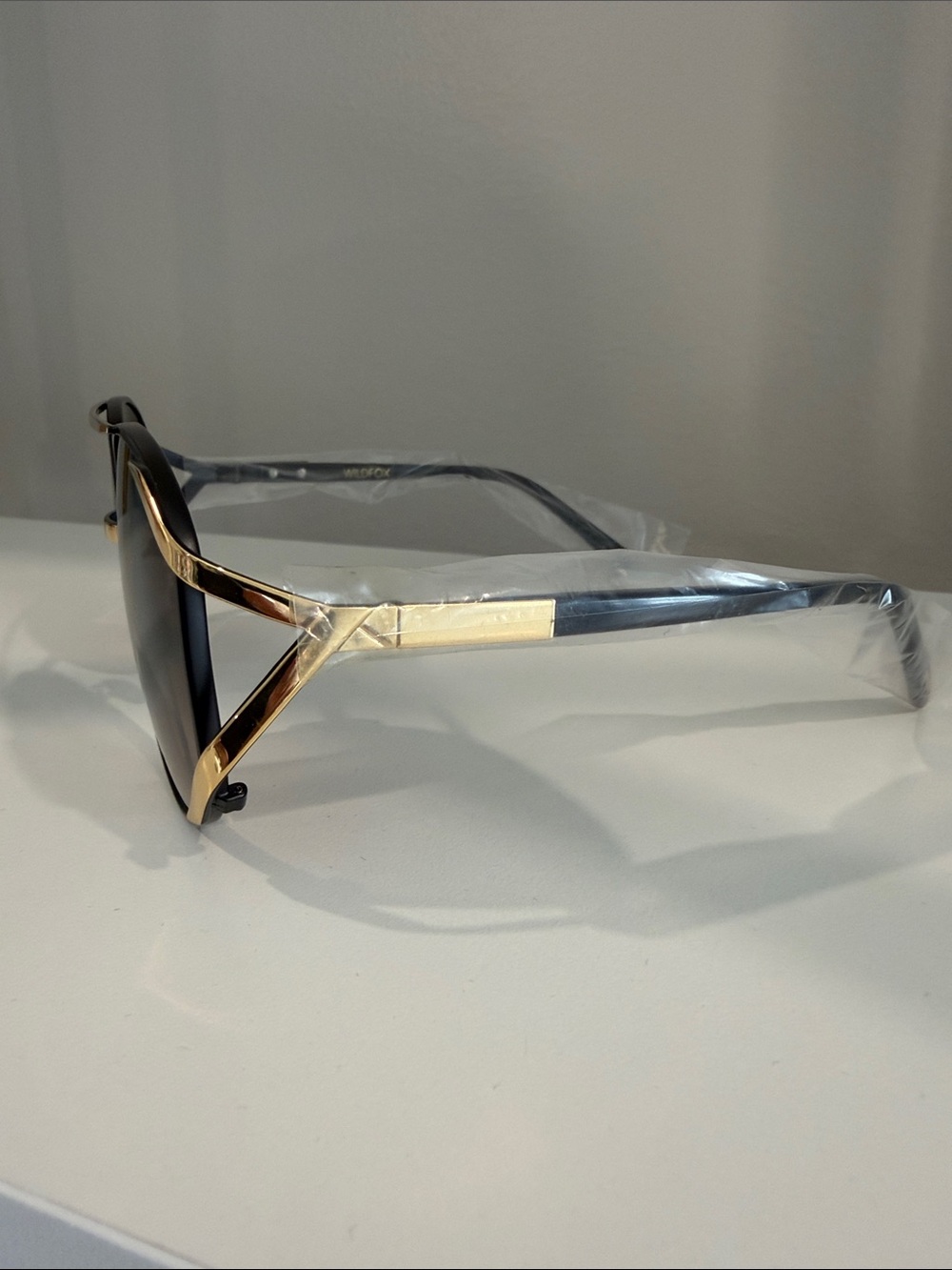 Wildfox Dynasty Oversized Aviator Black and Gold Sunglasses with Eyewear Case - Picture 11 of 15